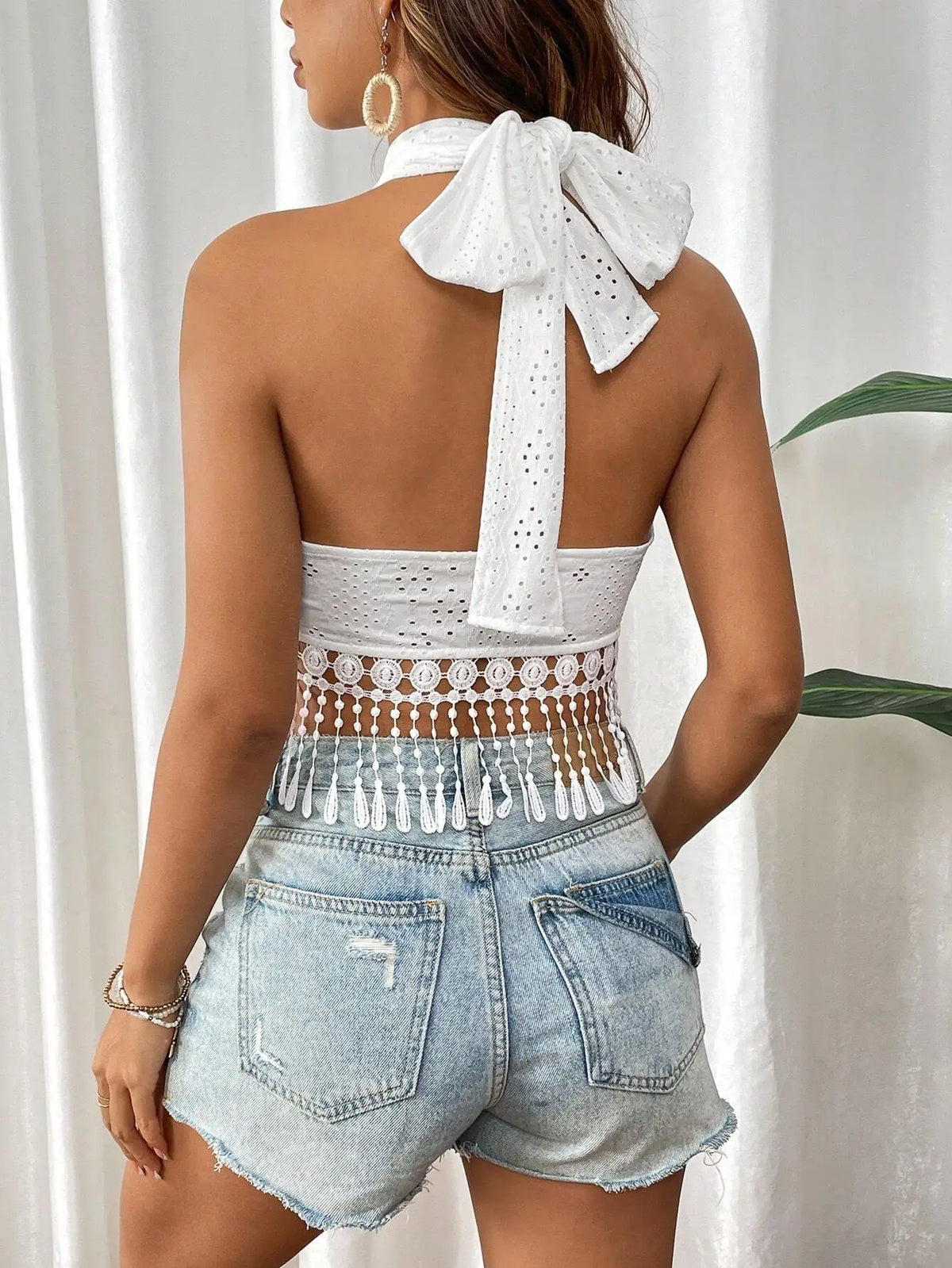 Vita · Top halter con espalda abierta y flecos