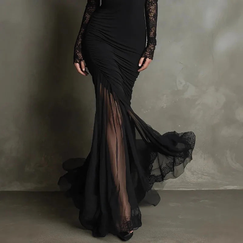 Selena · Vestido largo con escote en V y detalles de encaje