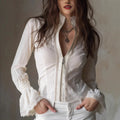 Irene · Blusa elegante con encaje y mangas acampanadas