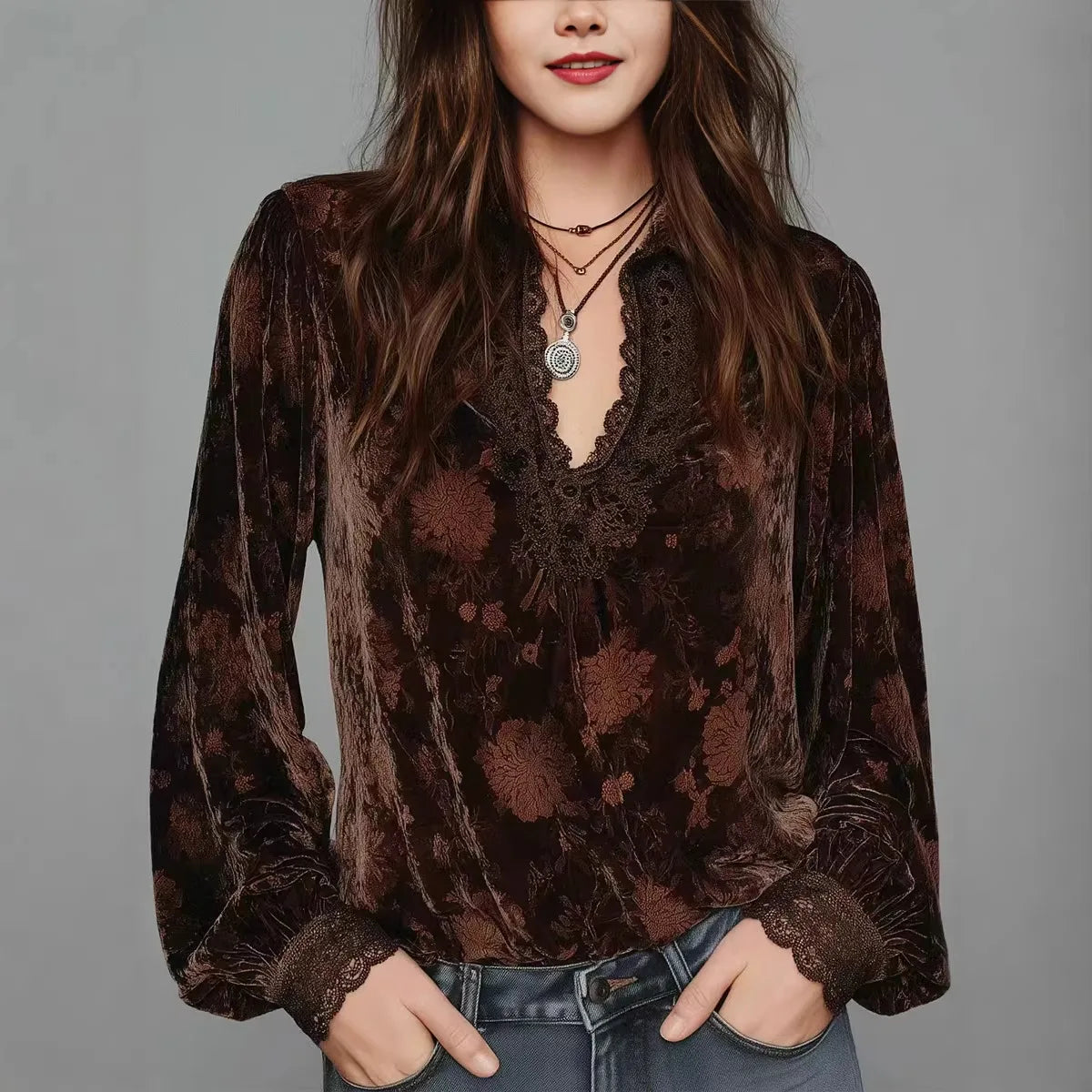 Morgana · Camiseta con encaje y cuello en V