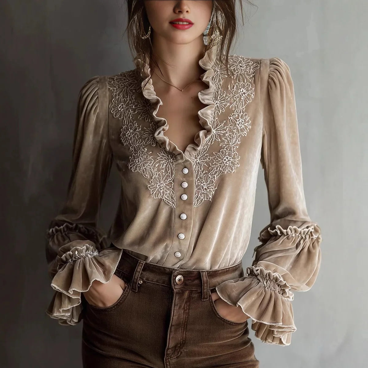 Serena · Blusa con volantes y mangas de campana