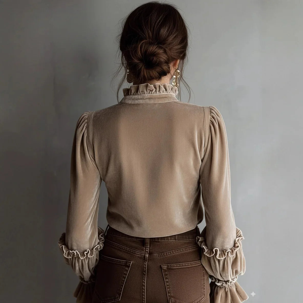Serena · Blusa con volantes y mangas de campana