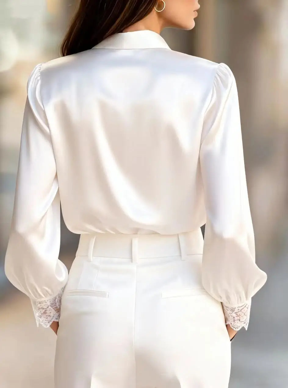 Sofía · Blusa elegante con detalles de encaje