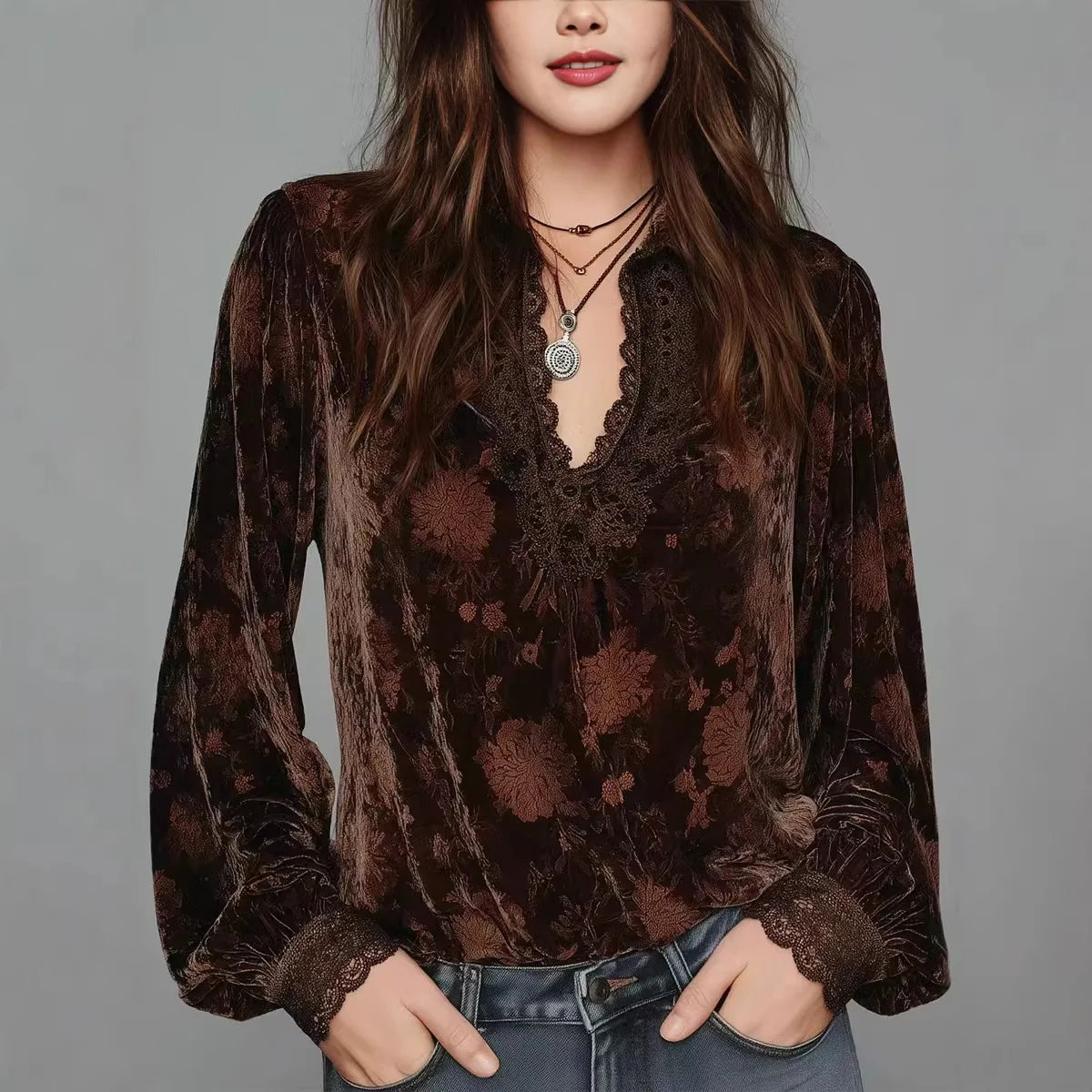 Morgana · Camiseta con encaje y cuello en V