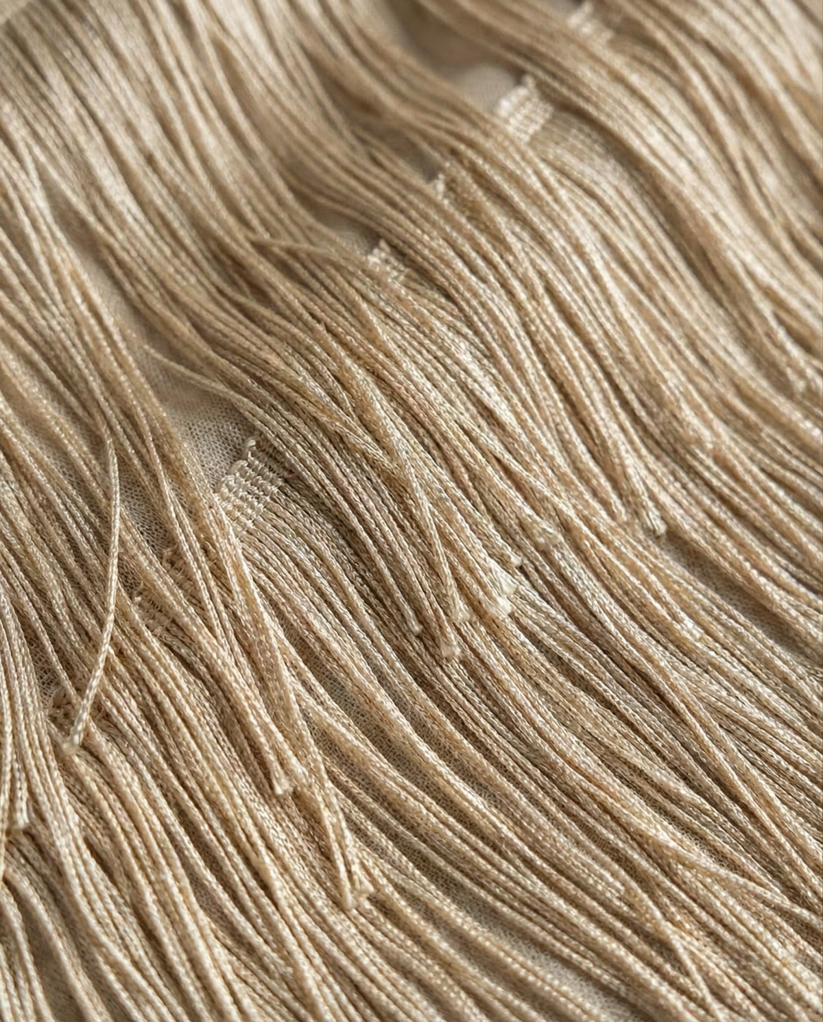 Sofía · Vestido largo de tirantes con flecos