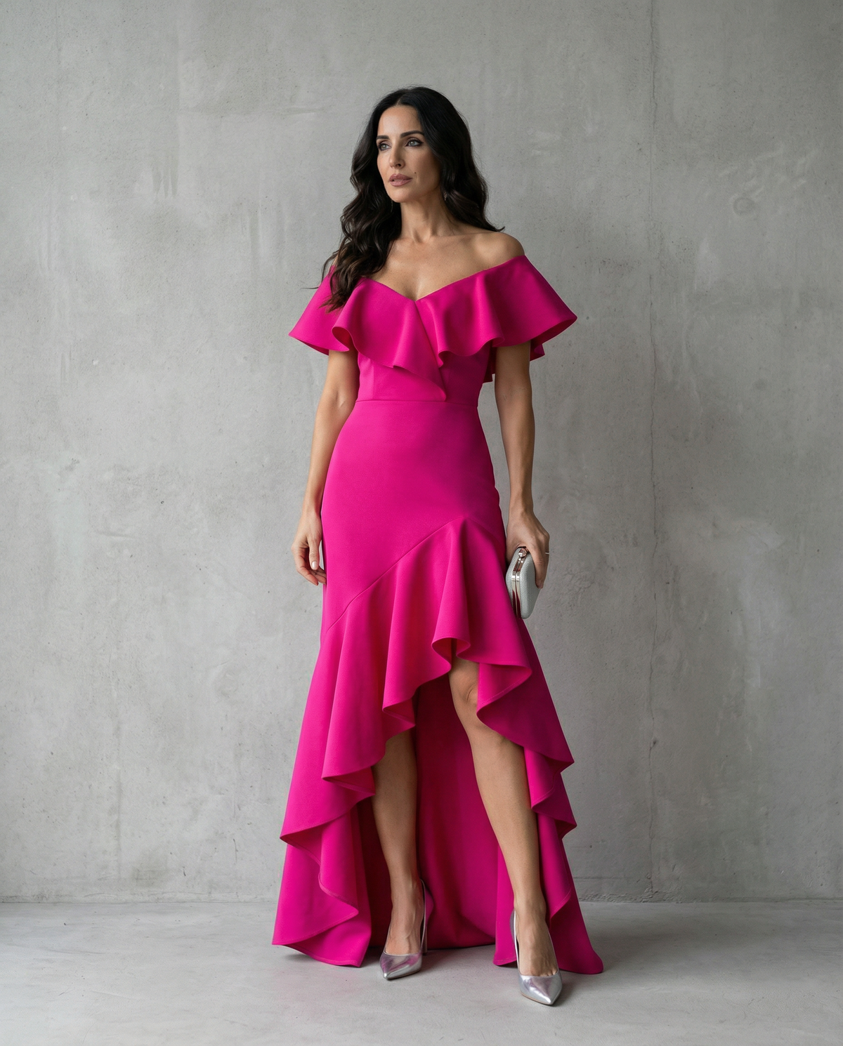 Isabel · Vestido elegante con volantes y escote en V