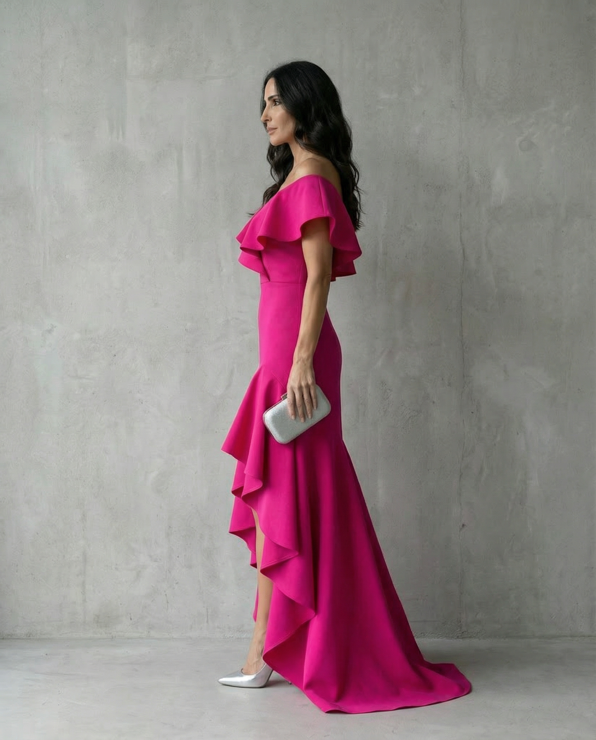 Isabel · Vestido elegante con volantes y escote en V
