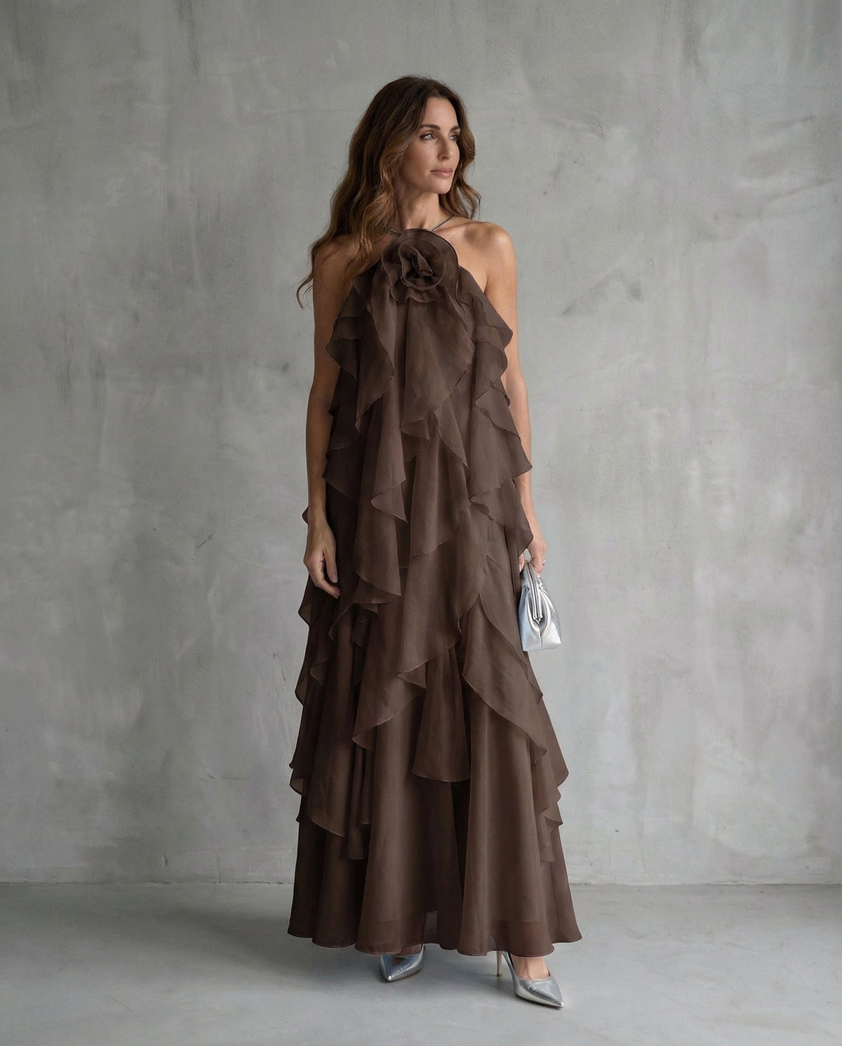 Celeste · Vestido largo halter con volantes