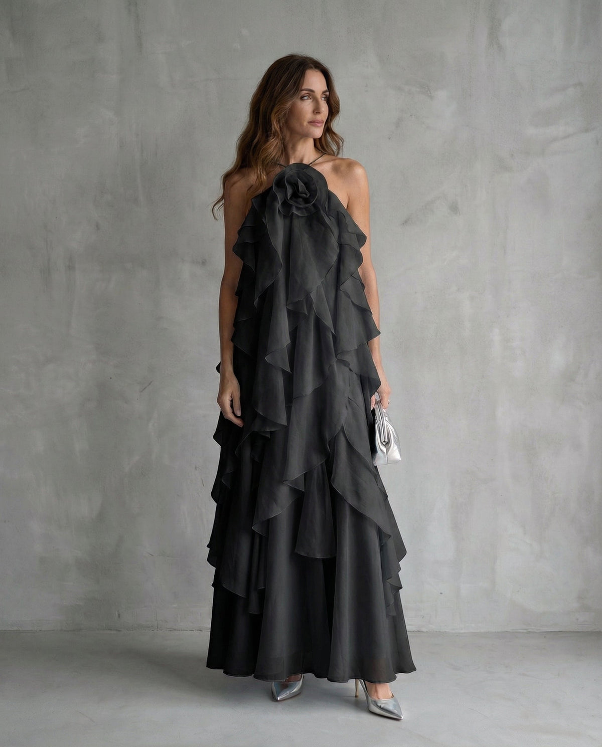 Celeste · Vestido largo halter con volantes